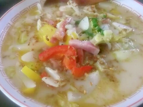 野菜たっぷり！とんこつラーメン